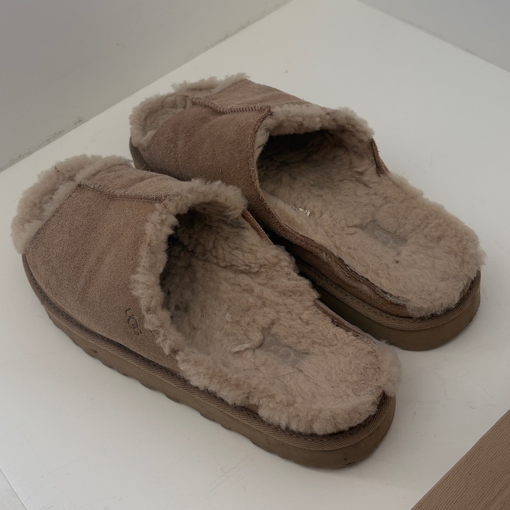 UGG Slides - Picture 10 of 11